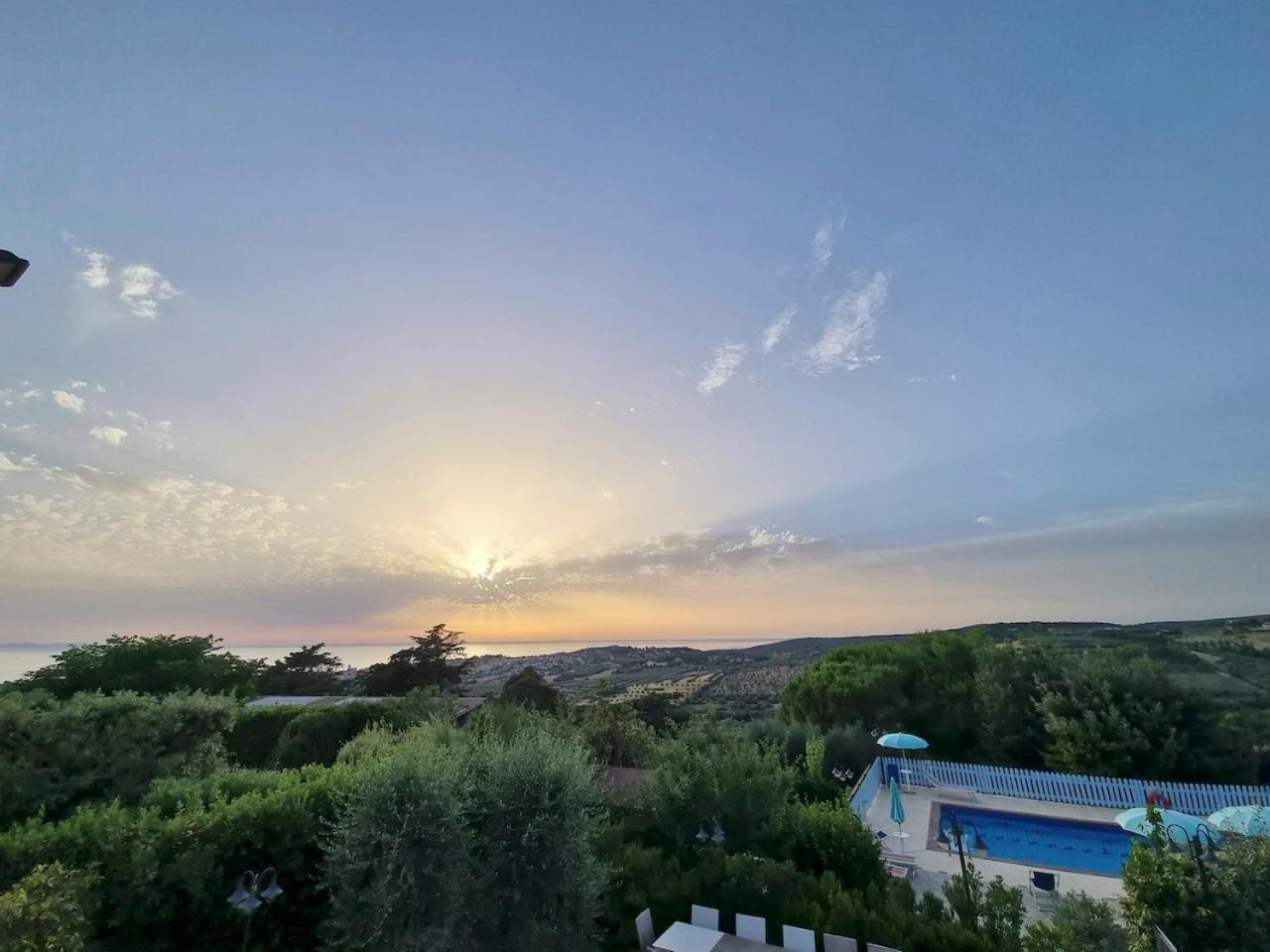 Agriturismo Le Rondini Di San Bartolo San Vincenzo Exterior photo